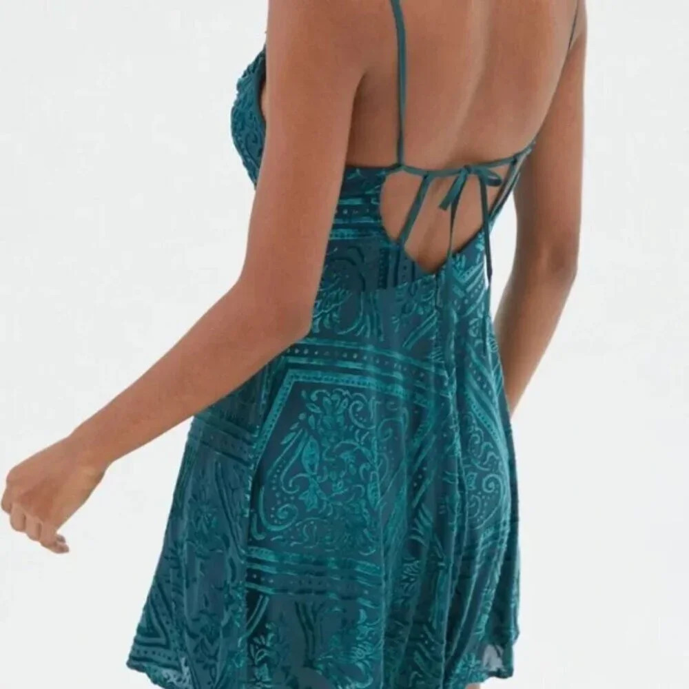 Urban Outfitters UO Lexi Velvet Cowl Neck Mini Dress Emerald Green Size Small - Picture 2 of 8